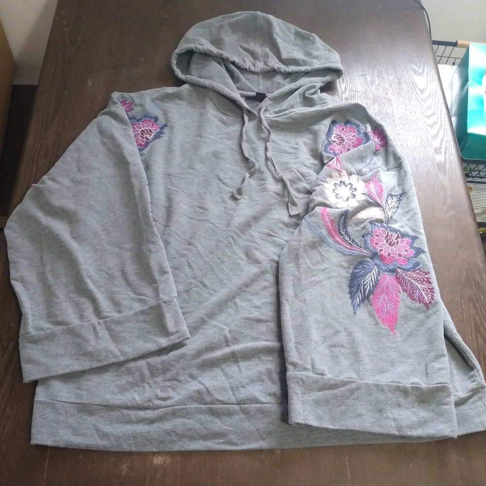 Roaman's Gray Floral Embroidered Wide Flare Sleeves Hoodie Size L 18/20